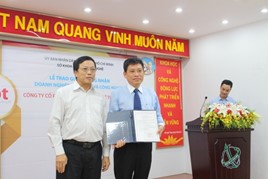 hpt-don-nhan-giay-chung-nhan-doanh-nghiep-khoa-hoc-83FD476F.jpg