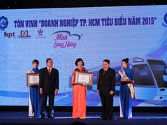 hpt-vinh-du-don-nhan-danh-hieu-doanh-nghiep-tphcm--2ACFDD6A.jpg